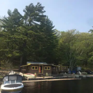 Hall's Cottages, Campsites & Marina